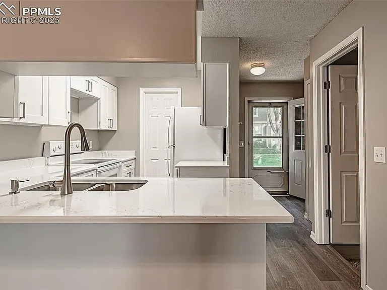 3342 Queen Anne Way — Photo 4