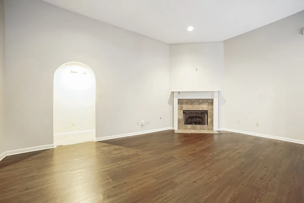 3 bed, 2.0 bath, 1631 sqft, $2,570 — Photo 3