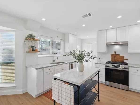 4410 Hanover St, Grand Prairie, TX 75052