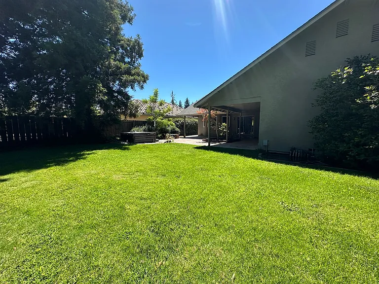 3450 Sarolou Dr — Photo 4