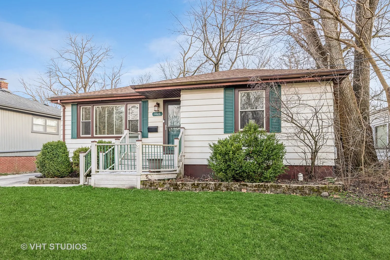 1423 Burr Oak Rd photo 1