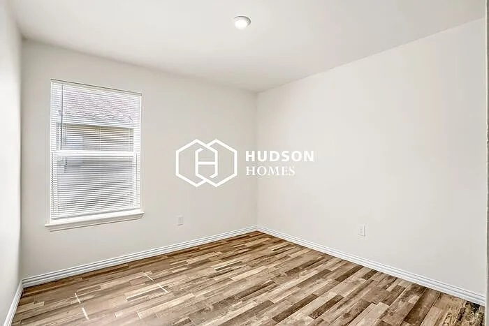 714 W Avenue Z — Photo 9