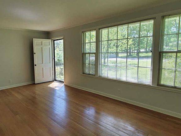 4th image of 4600 Saunders Ave