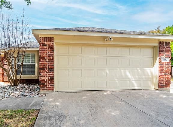 3rd image of 807 Palomino Dr