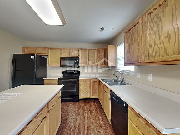 3rd image of 38 E Flat Rock Dr