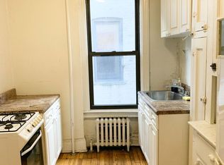 2536 34th St #2R, Astoria, NY 11103