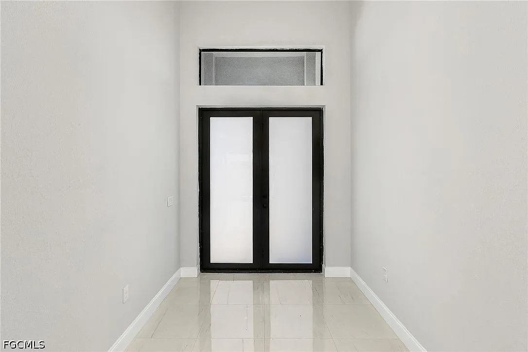 3 bed, 2.0 bath, 1656 sqft, $2,045 — Photo 2