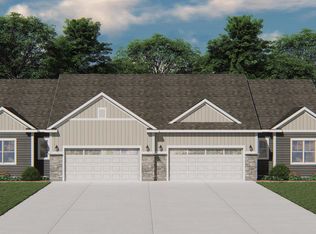 842 Stirling Dr, Oconomowoc, WI 53066