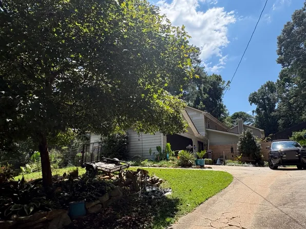 1090 Chartley Dr SW, Lilburn, GA 30047