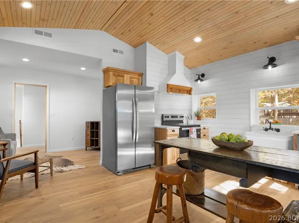 4935 University Ln, Osage Beach, MO 65065