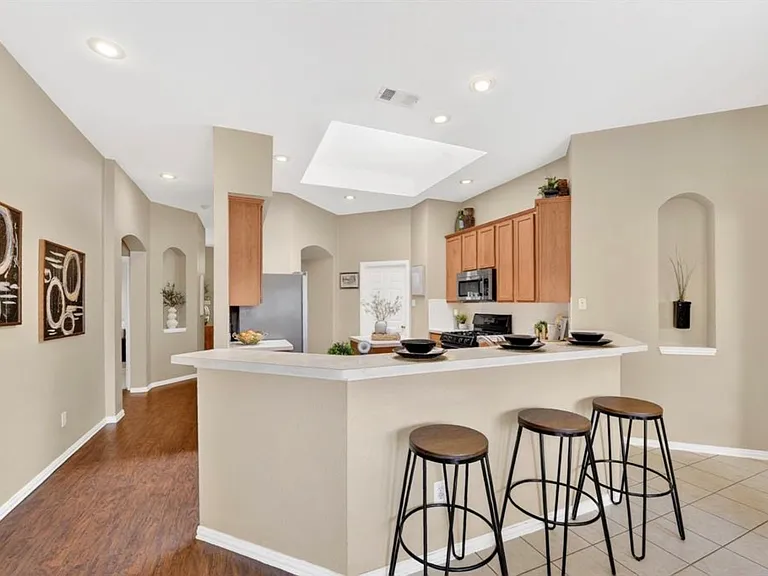 1369 Royal Oaks Dr — Photo 5