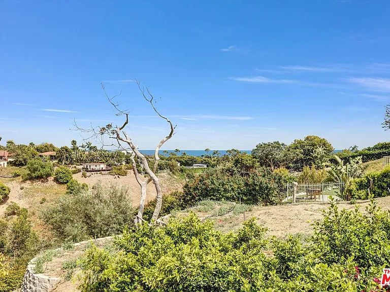 6656 Dume Dr #B — Photo 19
