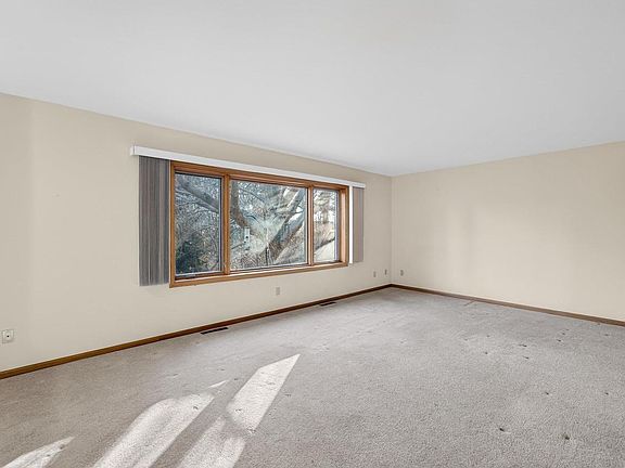 3rd image of 1214-1216 North High Point Road