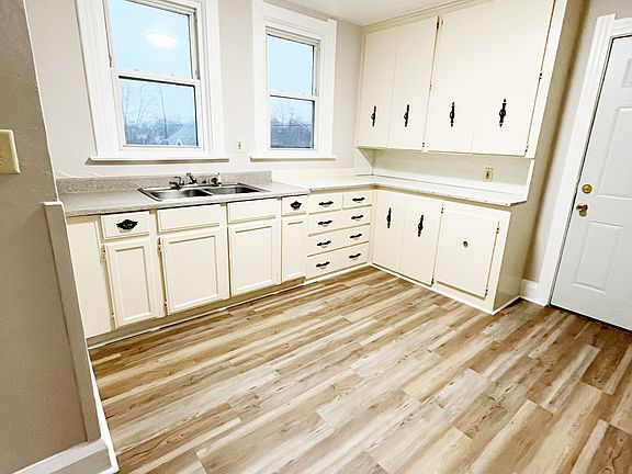 4th image of 1113 Clark St #2