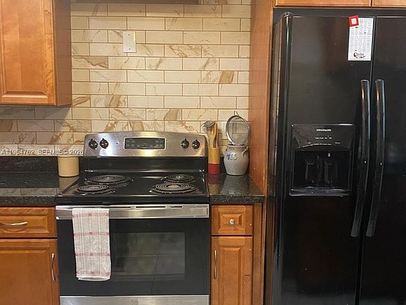 4th image of 16750 NE 10th Ave APT 214