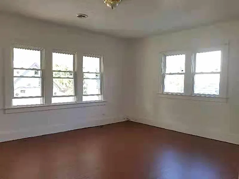 822 Mark St — Photo 3