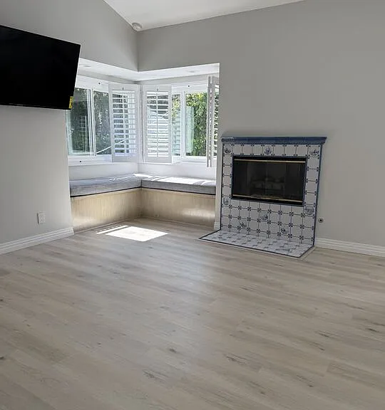 221 N Bowling Green Way — Photo 10