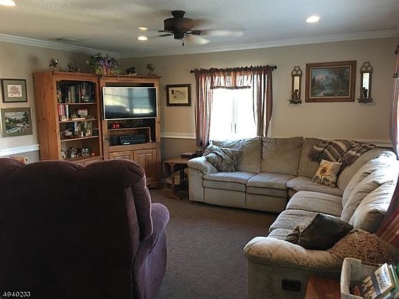 4th image of 8 Linden St