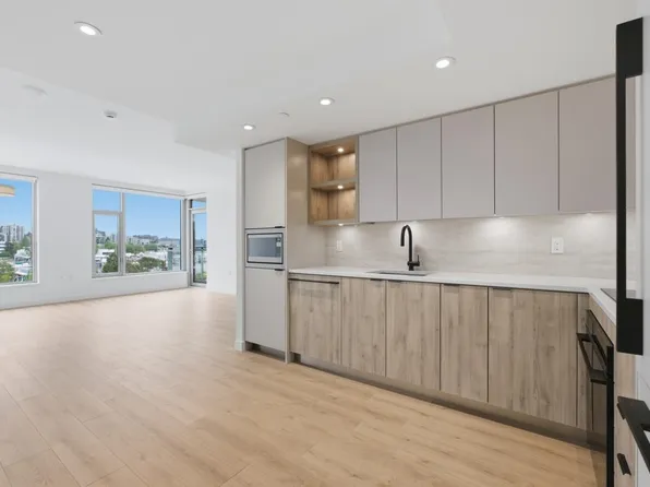 755 Harbourside Dr, North Vancouver, BC