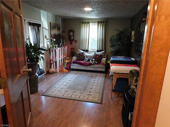 4th image of 1308 Westover Dr SE