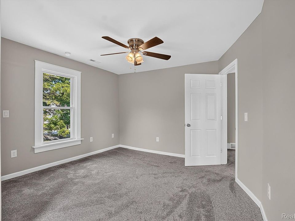 403 E Ellen St, photo 30