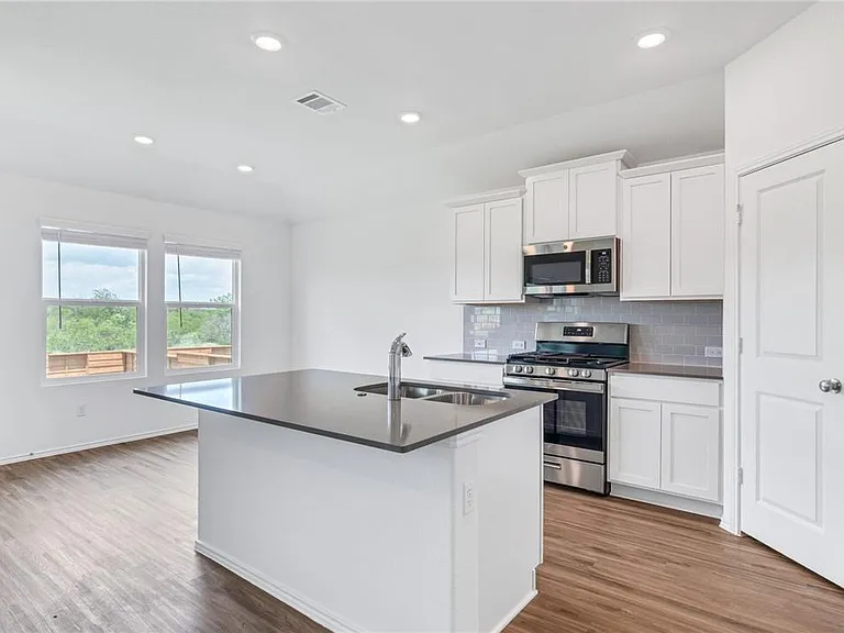 500 Jack Ryan St — Photo 12