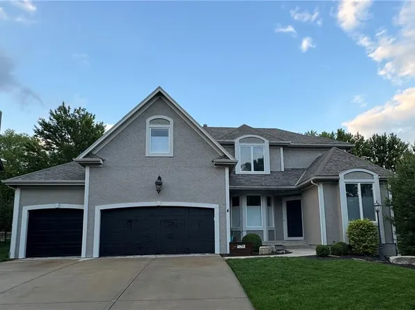 5216 W 163rd St, Overland Park, KS 66085