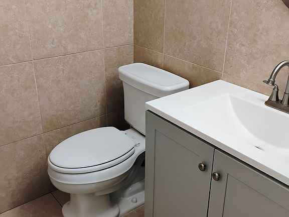 Master/private bath with shower