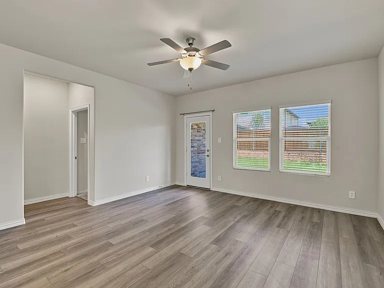 810 Honeydew Ln — Photo 9
