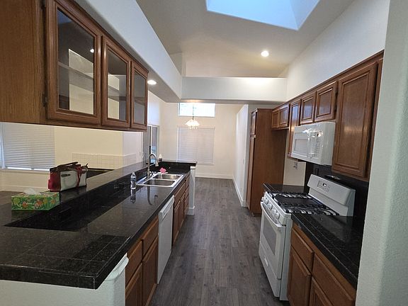 5th image of 22852 Springdale Dr