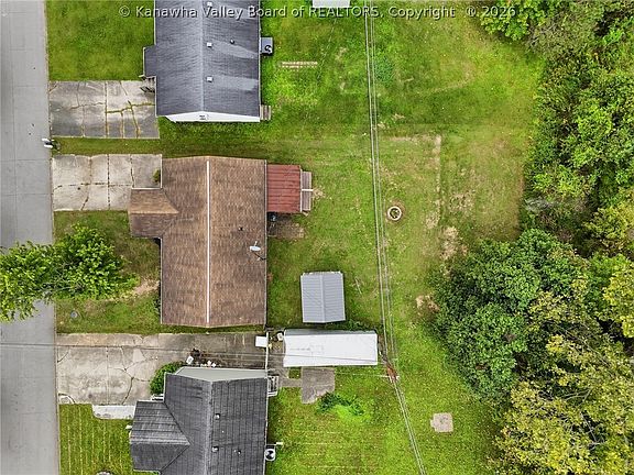 2nd image of 40 Pine Dr