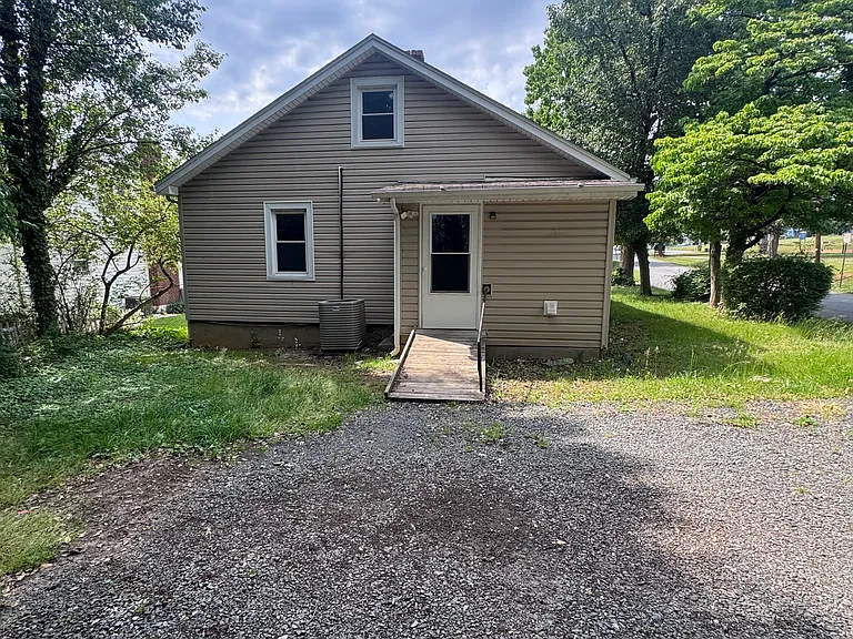 2300 Marsh St — Photo 8