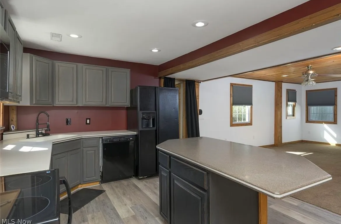3 bed, 1622 sqft, $1,975 — Photo 3