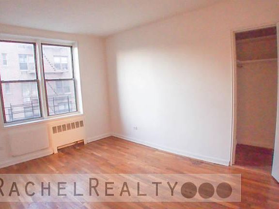 4th image of 3950 Blackstone Ave APT 4k