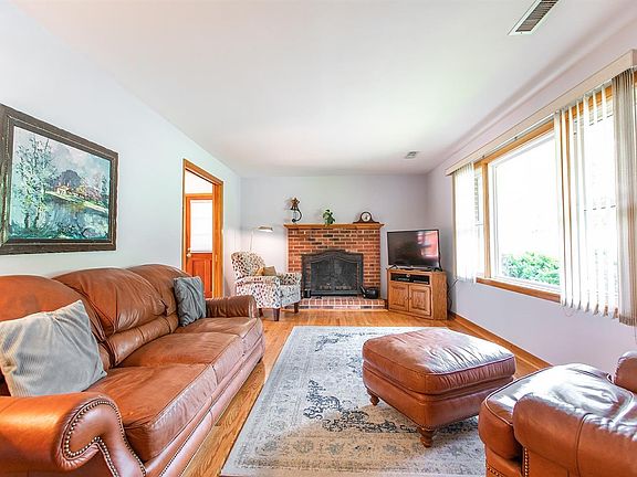 4th image of 1298 Timberlake Dr