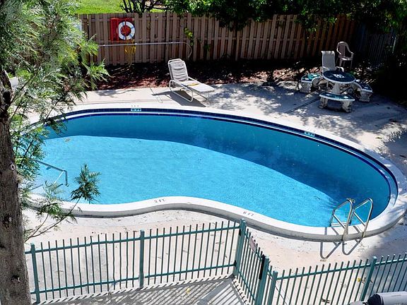 3rd image of 2520 N Andrews Ave APT 304