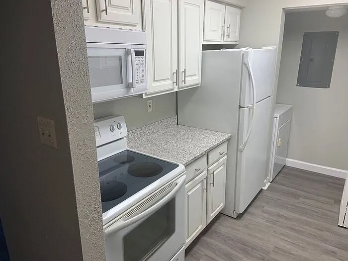 3756 Idlebrook Cir #204 — Photo 4