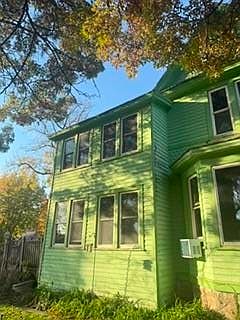 3rd image of 825 Woodside Ave