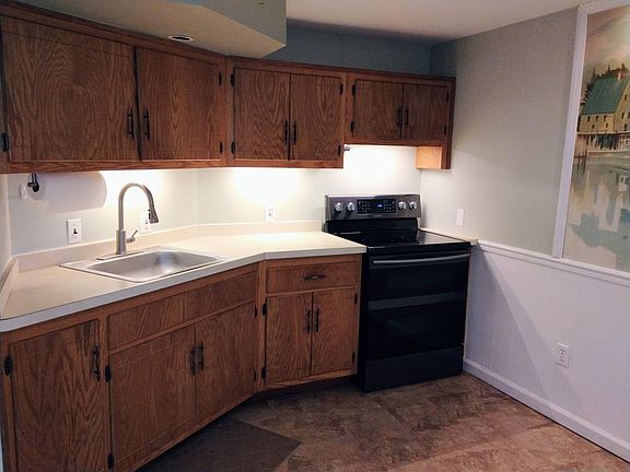 3rd image of 407 Edgewood Ave APT D