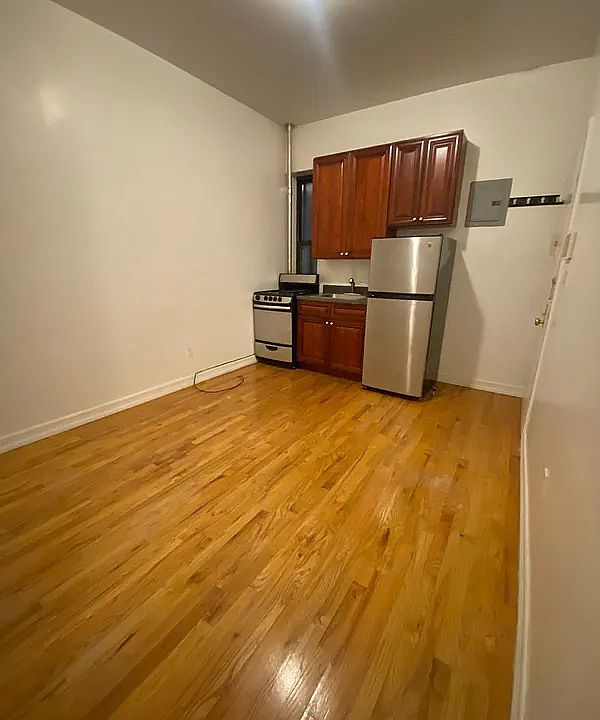 1st image of 315 W 54th St APT 3