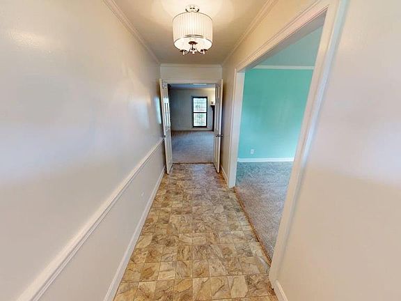 3rd image of 1610 Pryor Way