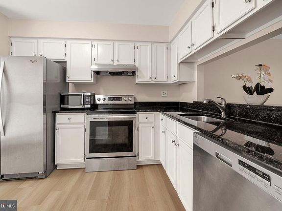 5th image of 1724 Featherwood St