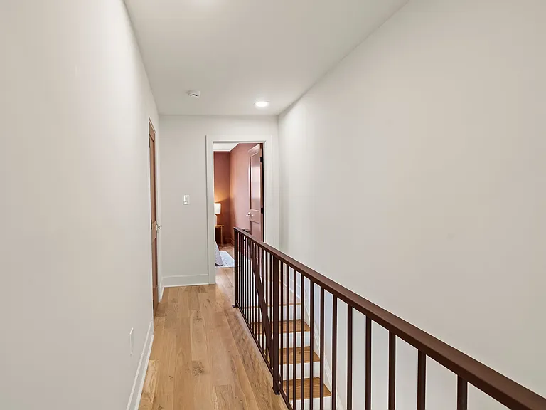 1031 Mercy St — Photo 17