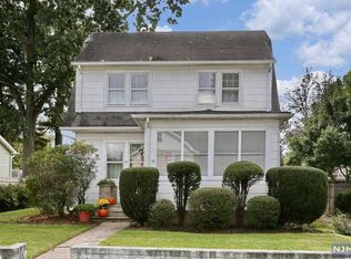 60 Meyns Pl, Bergenfield, NJ 07621