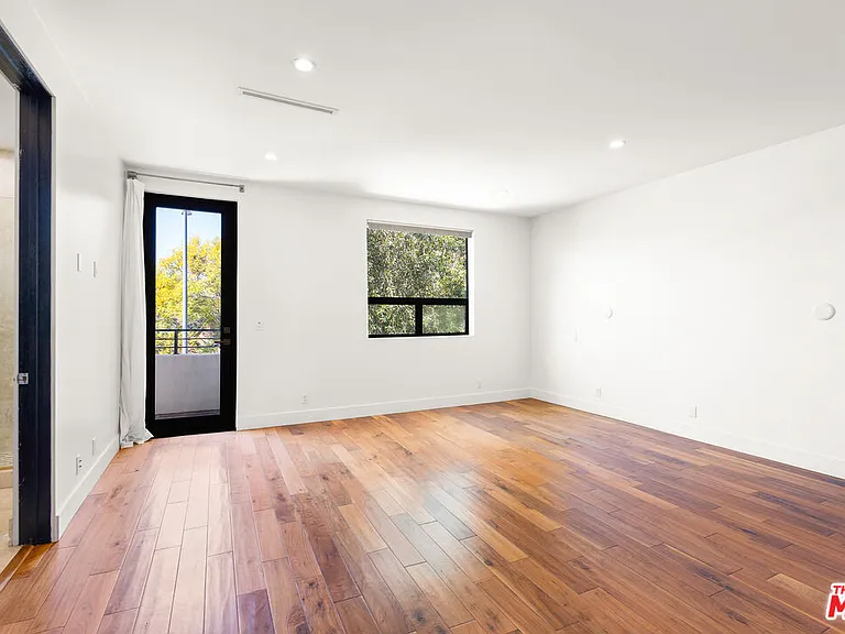 528 N Crescent Heights Blvd — Photo 22