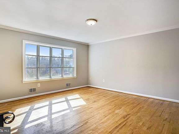 4th image of 806 Norwood Ln