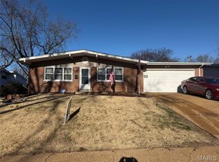 1345 Hialeah Pl, Florissant, MO 63033