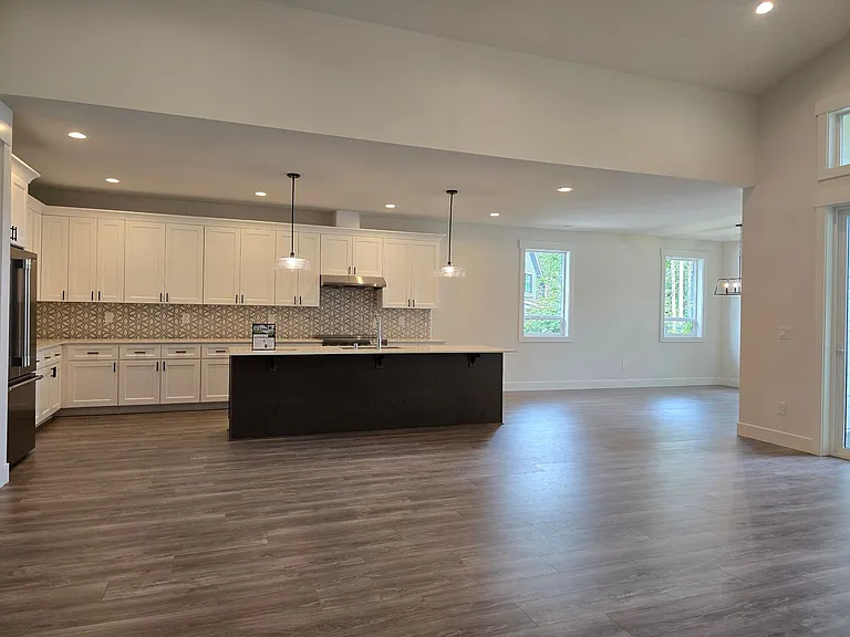8717 33rd St E — Photo 5