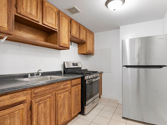 2nd image of 348 Stuyvesant Ave #1