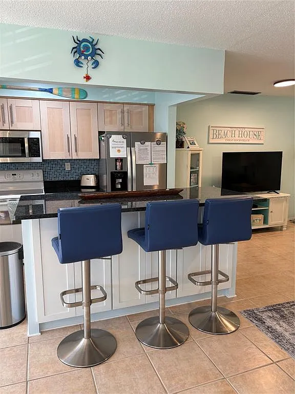 2 bed, 2.0 bath, 910 sqft, $3,000 — Photo 4